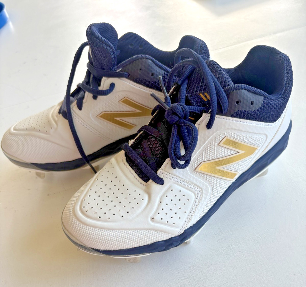 New Balance Women’s 5.5 B SPVELON1 FastPitch Softball Shoes Cleats Brand New